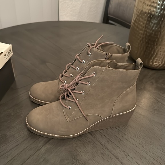 a.n.a Womens Bramber Wedge Heel Booties - Picture 6 of 7